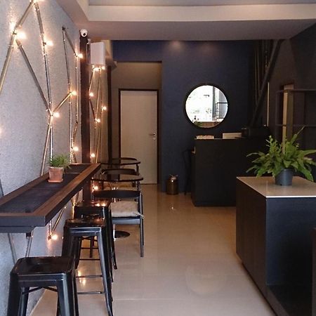 De Ja Moon Hostel Чиангмай Экстерьер фото